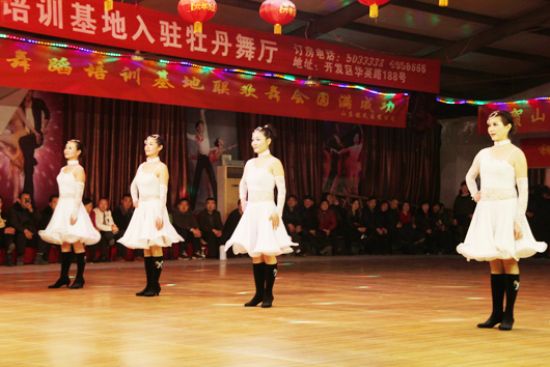 點(diǎn)擊查看詳細(xì)信息<br>標(biāo)題：賽事倩影 閱讀次數(shù)：1923